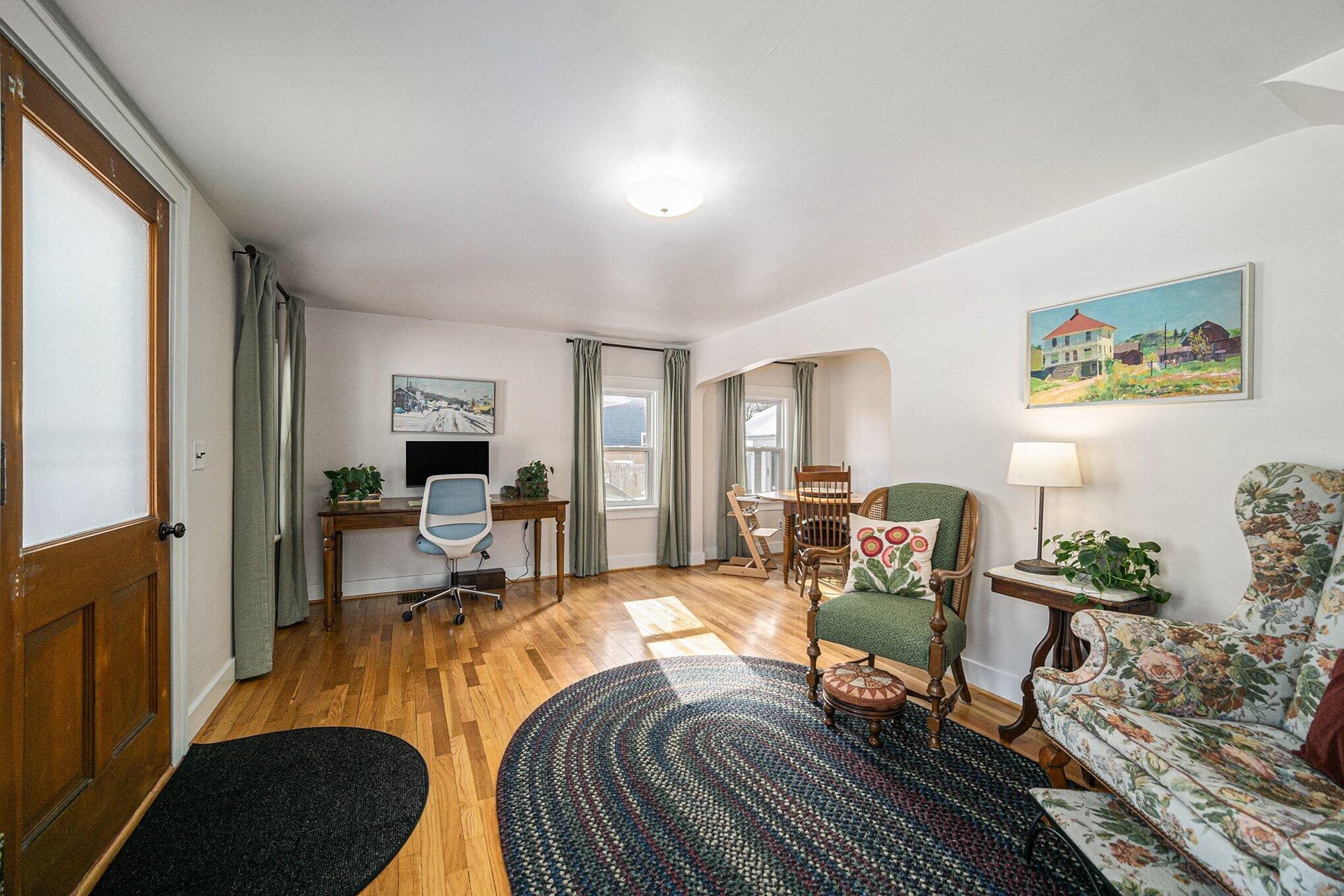 629 North Main Street Chelsea, MI 48118 - Photo 5 of 29 006_file_6241