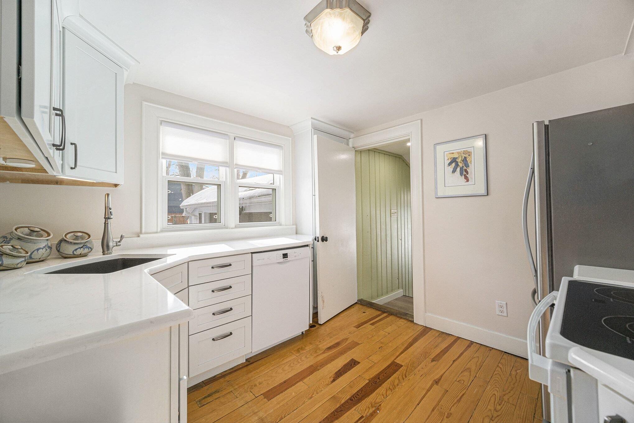 629 North Main Street Chelsea, MI 48118 - Photo 8 of 29 009_file_7265