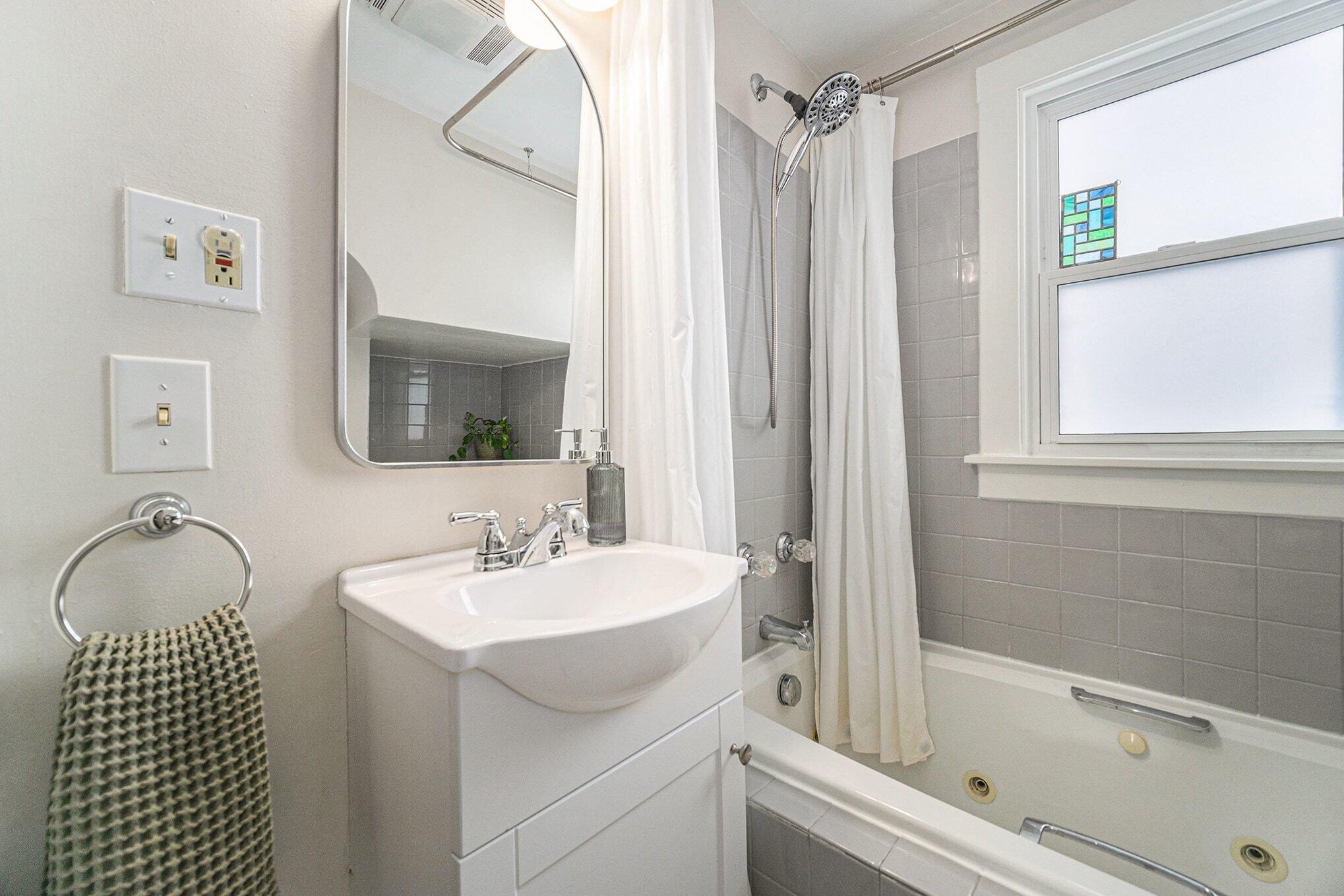 629 North Main Street Chelsea, MI 48118 - Photo 10 of 29 012_file_7669