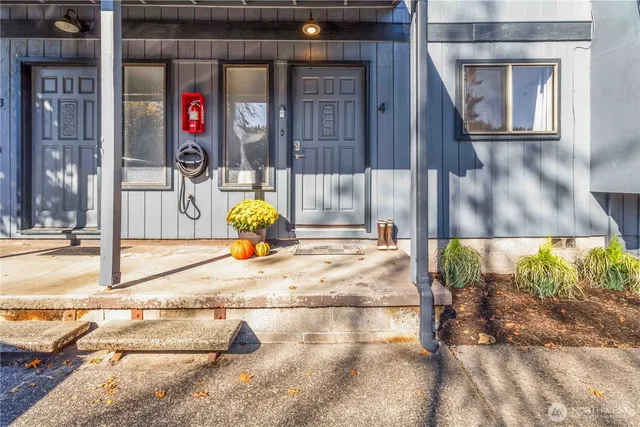 $220,000 | 105 James Street, Unit 4, Longview, WA 98632