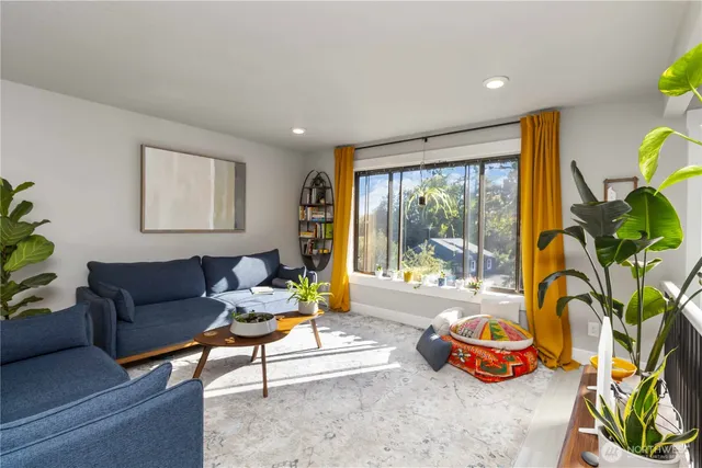 $220,000 | 105 James Street, Unit 4, Longview, WA 98632