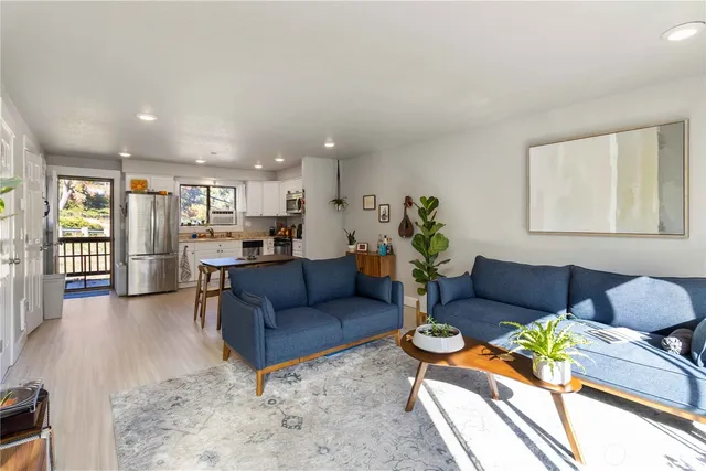 $220,000 | 105 James Street, Unit 4, Longview, WA 98632