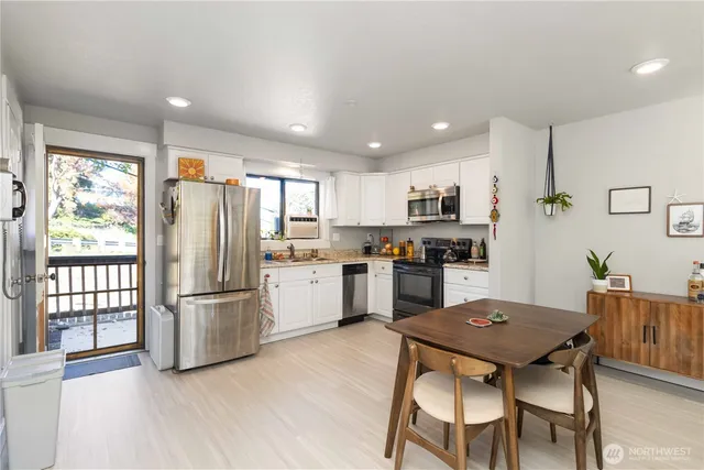 $220,000 | 105 James Street, Unit 4, Longview, WA 98632