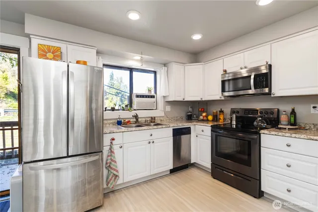 $220,000 | 105 James Street, Unit 4, Longview, WA 98632