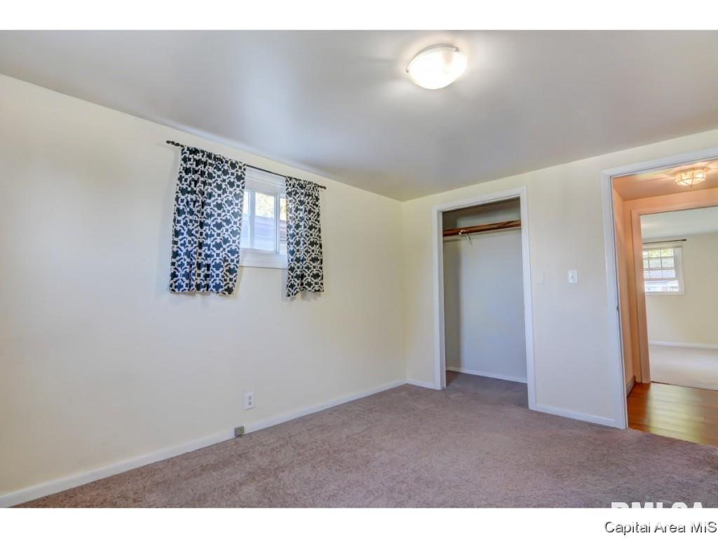 3225 Mars Avenue Springfield, IL 62707 - Photo 4 of 32