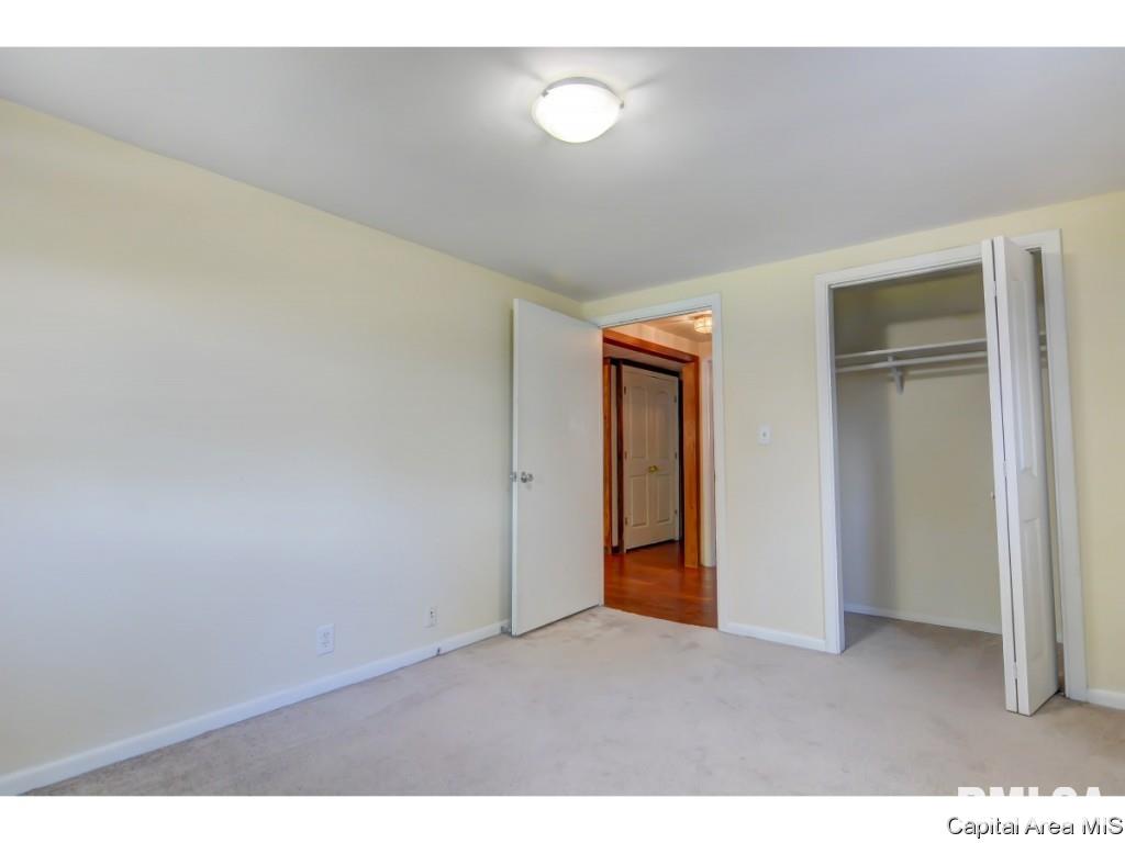 3225 Mars Avenue Springfield, IL 62707 - Photo 7 of 32