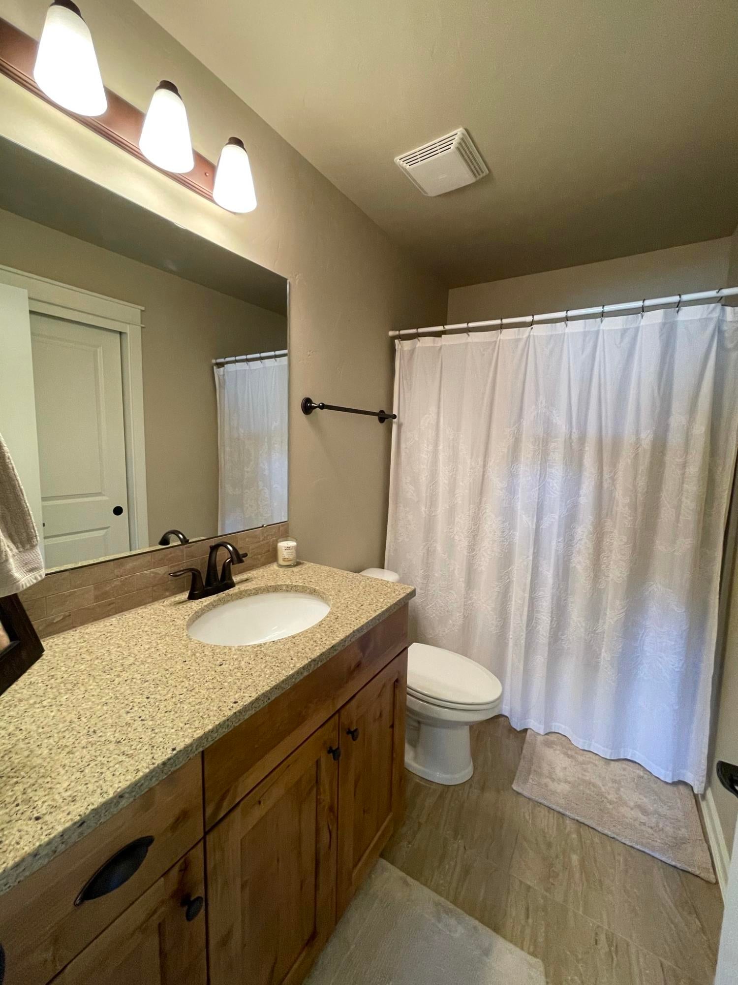 61092 Manhae Loop Bend, OR 97702 - Photo 33 of 49 Secondary Bath