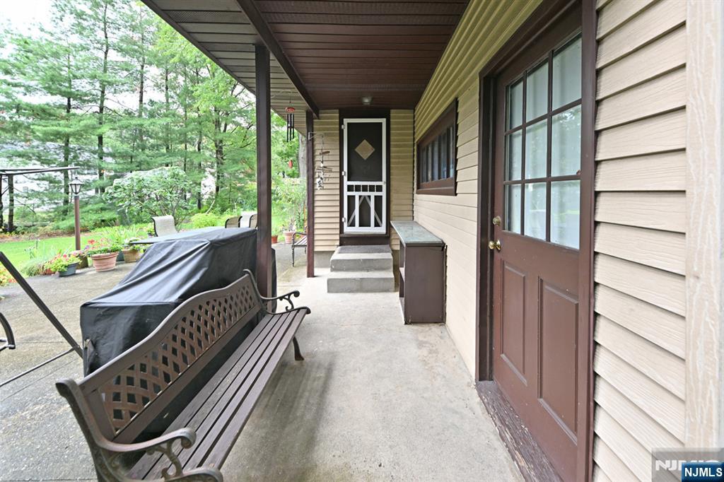 393 Gregory Road Paramus, NJ 07652 - Photo 25 of 29 Gallery Image 25