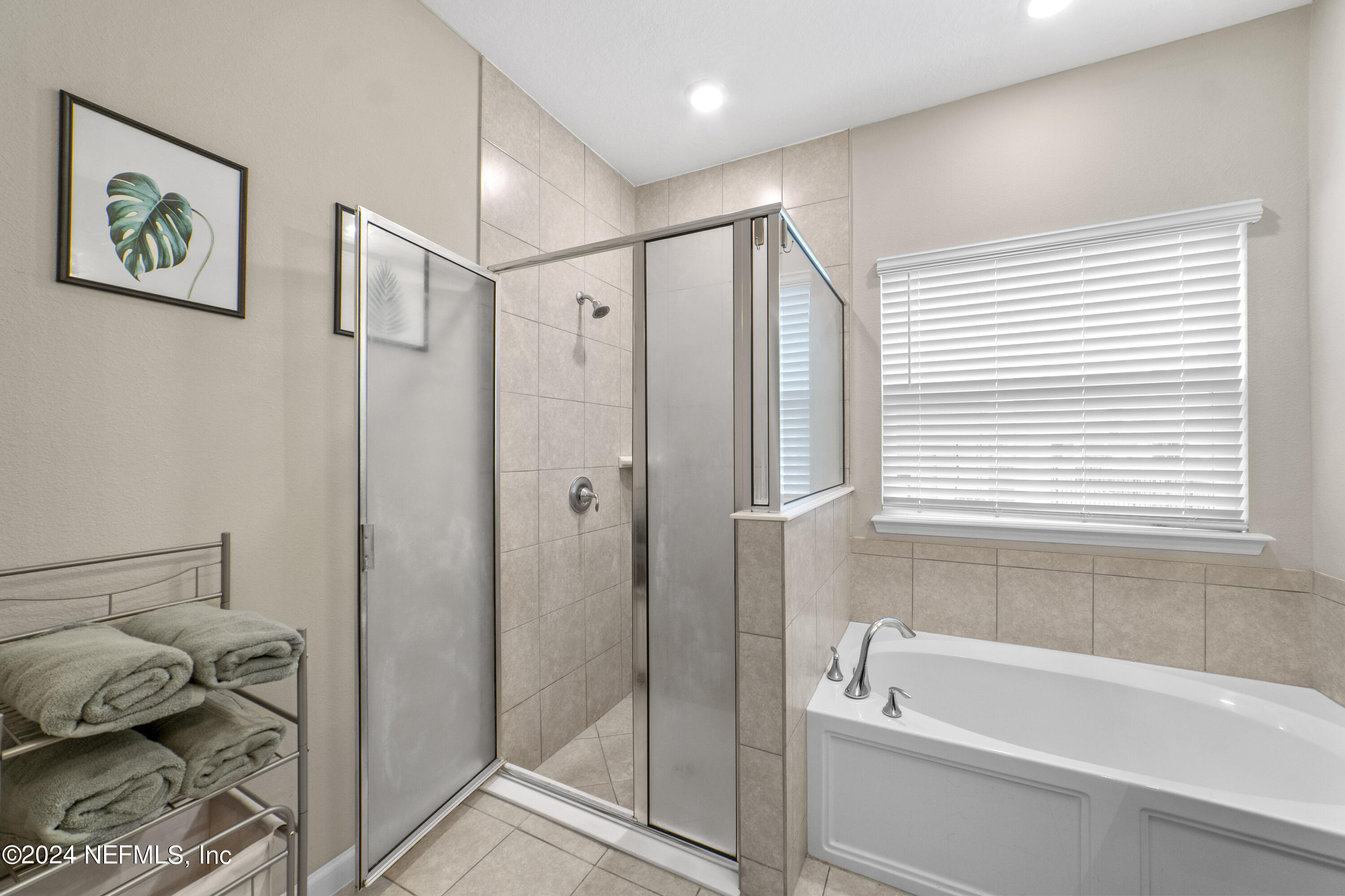 5334 Kellar Circle Jacksonville, FL 32218 - Photo 17 of 23 a bathroom with a bathtub and a shower