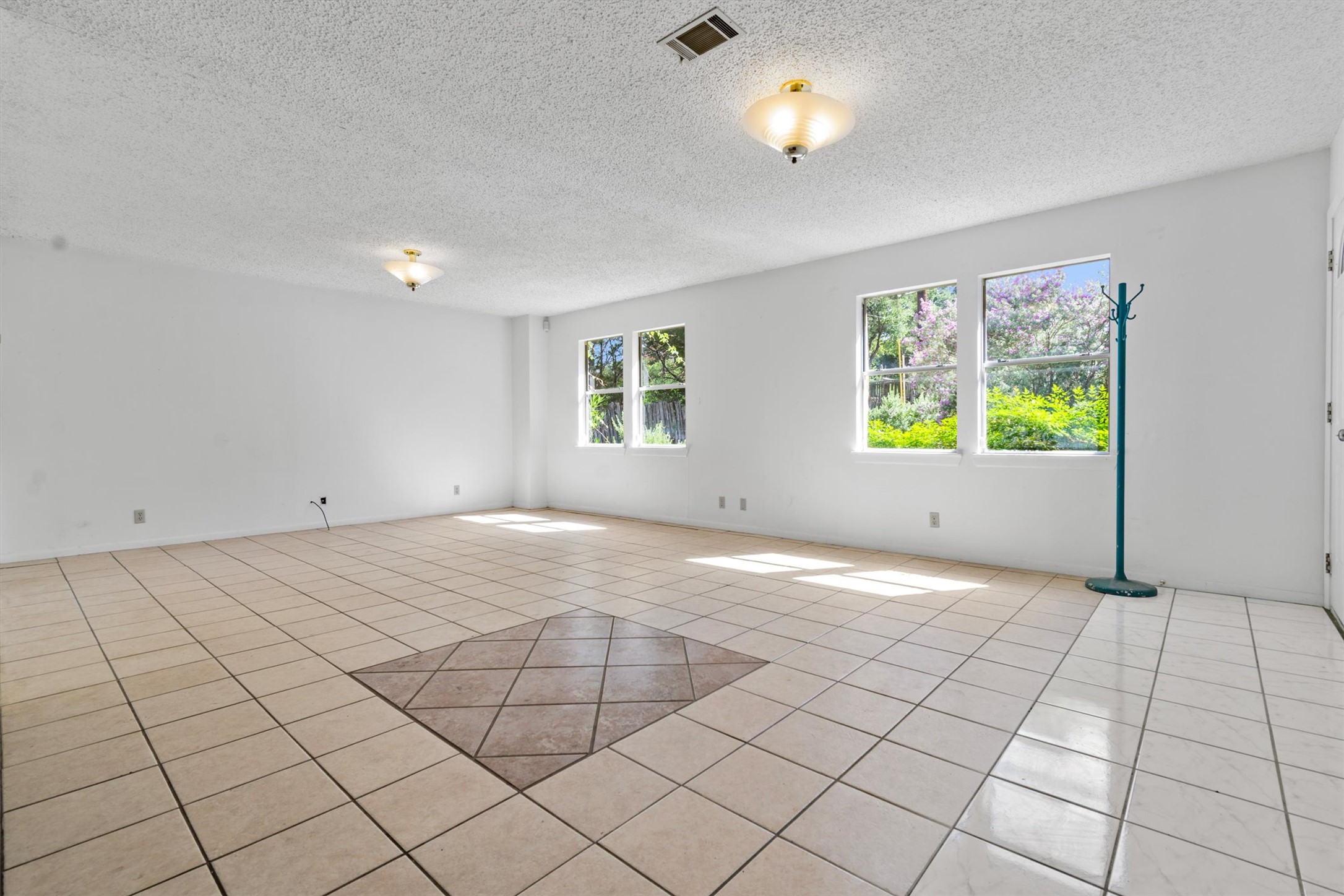 6 El Sol Road Wimberley, TX 78676 - Photo 6 of 20 Natural light floods this spacious living area with ceramic tile flooring.