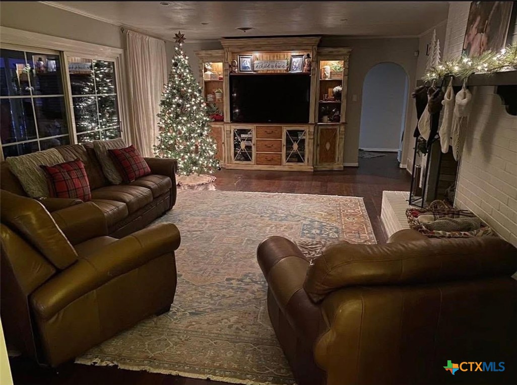 1601 North 15th Street Temple, TX 76501 - Photo 10 of 18 Family Room at Christmas