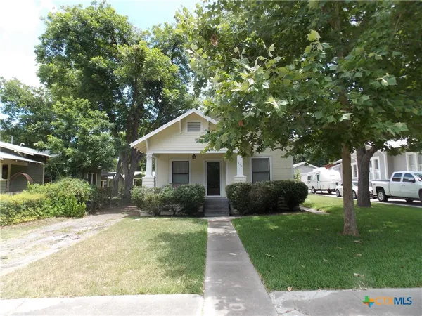$1,695 | 959 Lee Street, New Braunfels, TX 78130
