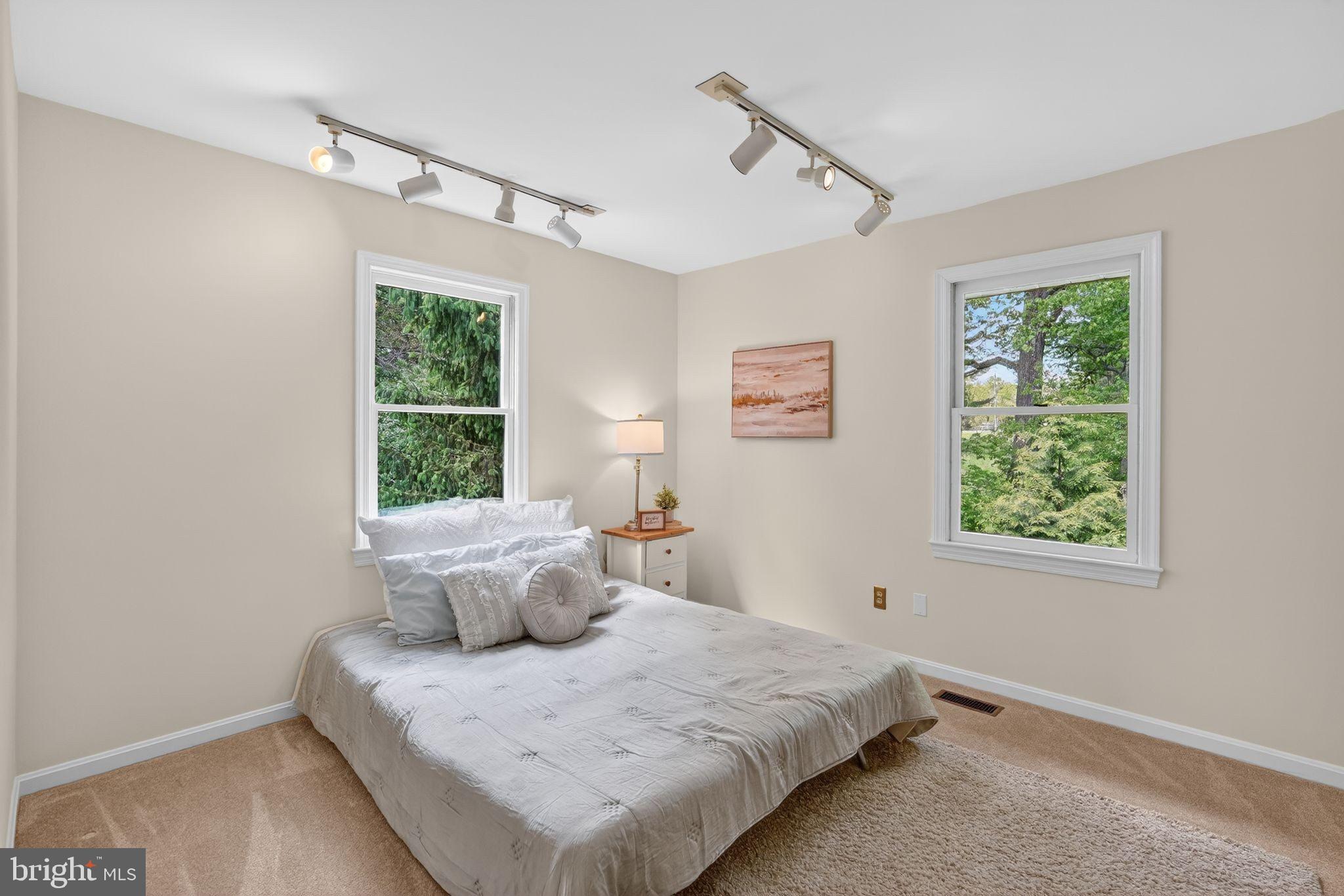 13821 Esworthy Road Darnestown, MD 20874 - Photo 31 of 98 Light-filled