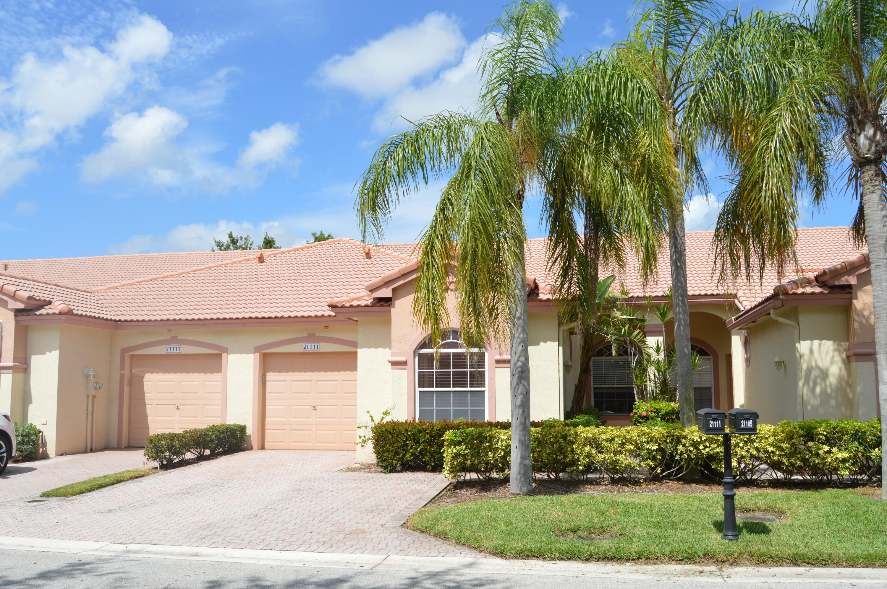 21111 Vía Solano Boca Raton, FL 33433 - Photo 1 of 38 East Elevation