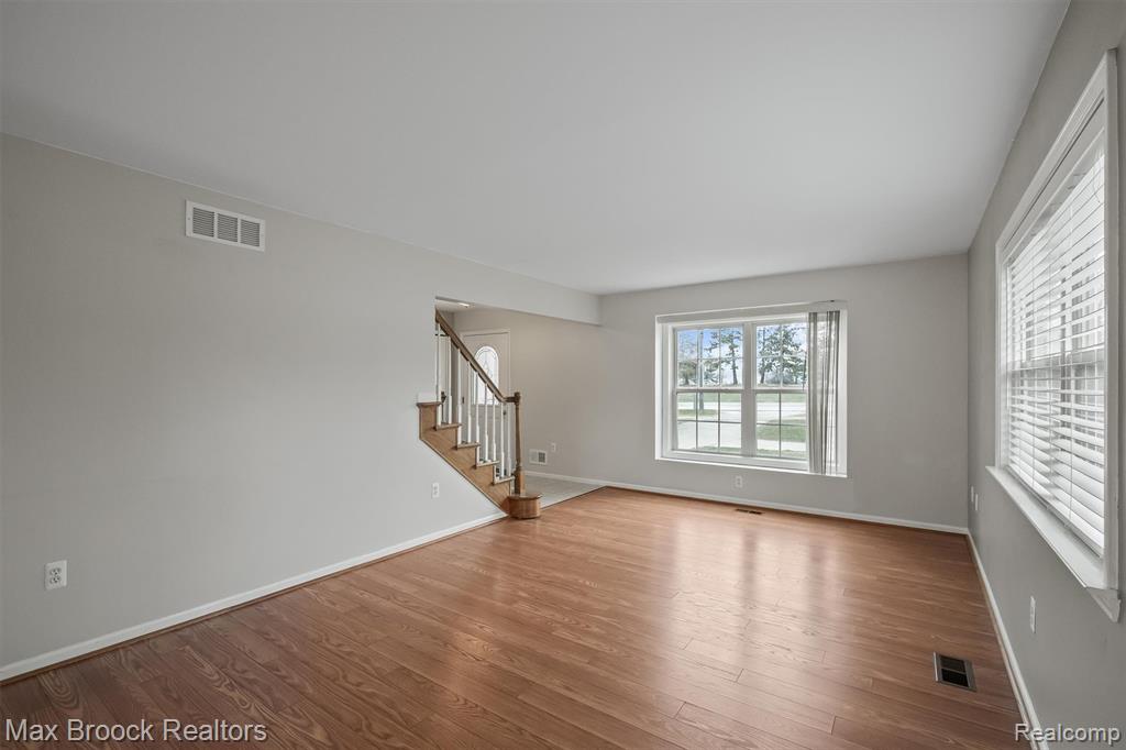 3441 West Auburn Road Rochester Hills, MI 48309 - Photo 7 of 34