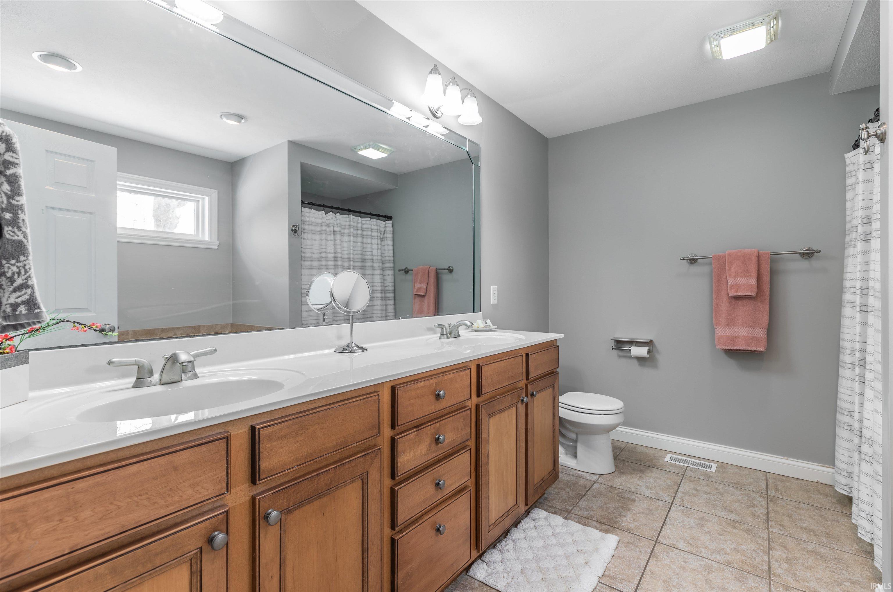 4318 Huntington Ridge Circle Newburgh, IN 47630 - Photo 16 of 36