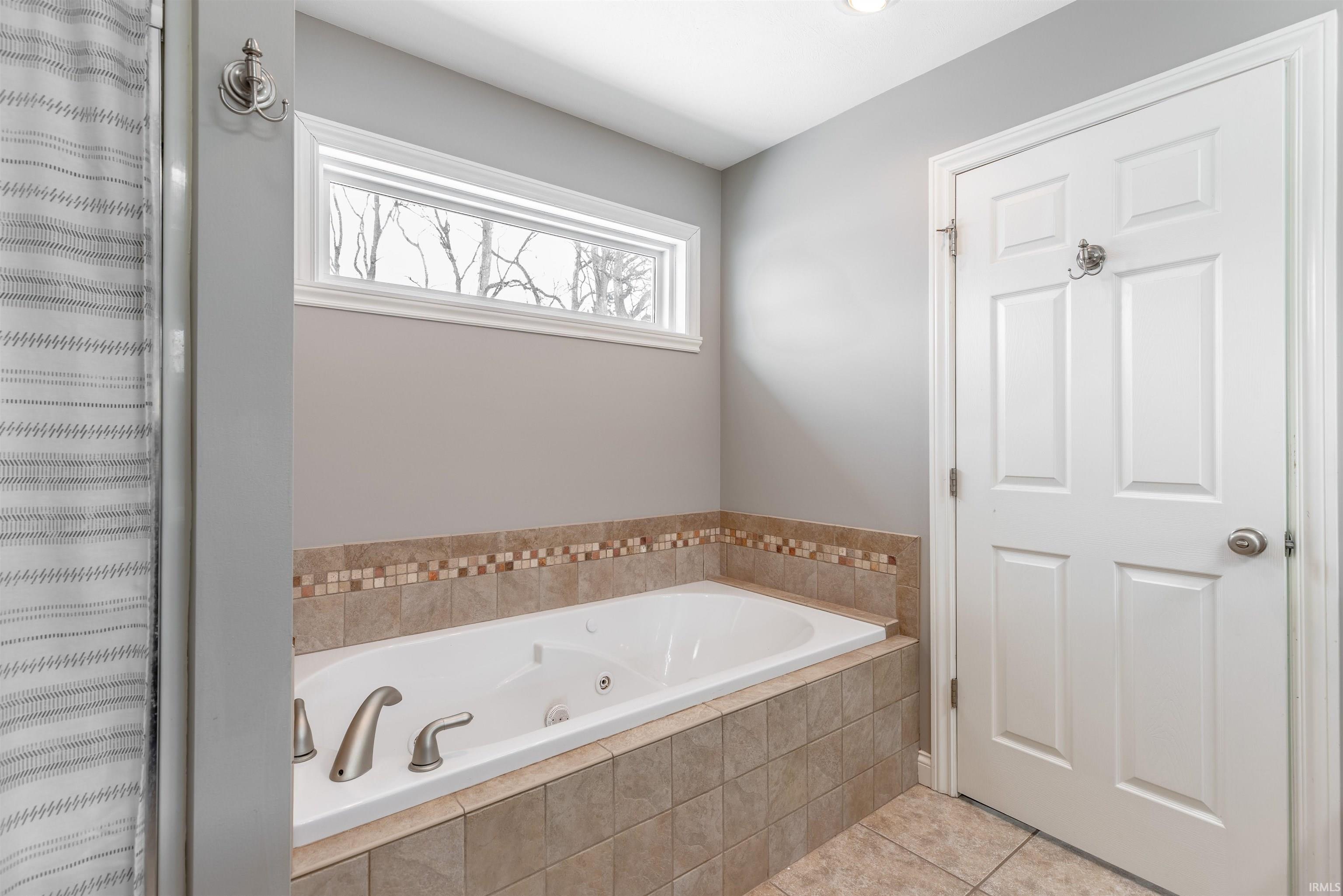 4318 Huntington Ridge Circle Newburgh, IN 47630 - Photo 17 of 36