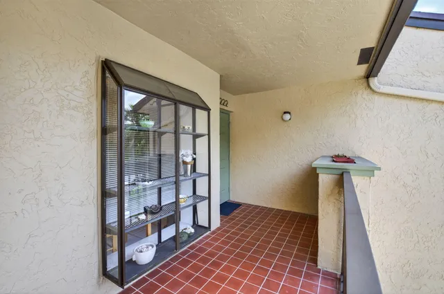 $189,999 | 5055 Oakhill Lane, Unit 222, Delray Beach, FL 33484