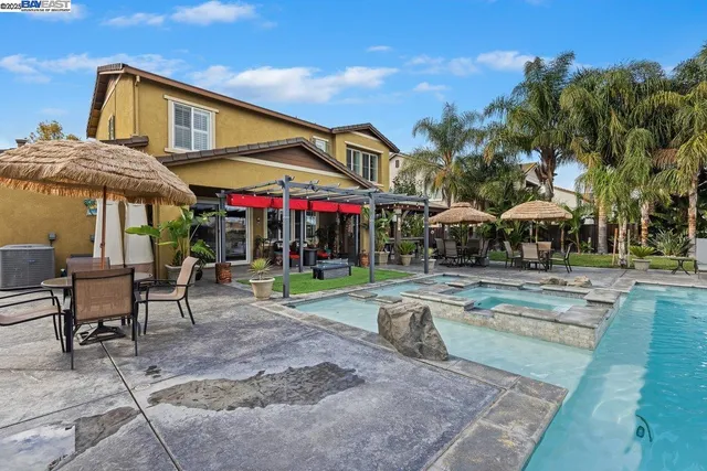 a view of a park with sitting area