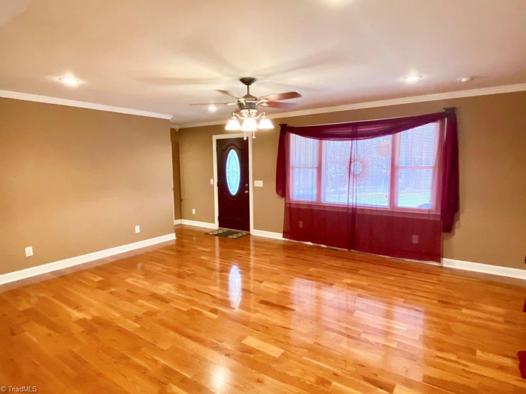 482 Nurse Road Ararat, NC 27007 - Photo 11 of 30 Living room