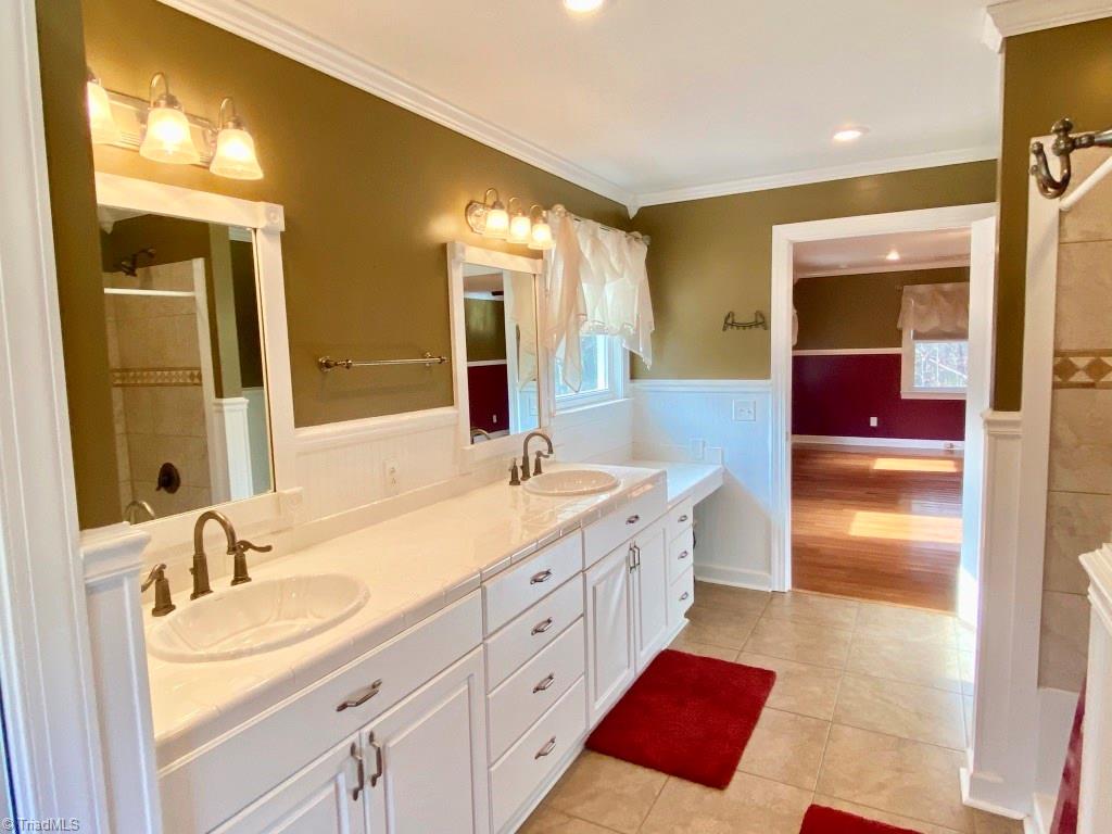 482 Nurse Road Ararat, NC 27007 - Photo 15 of 30 Master Bath