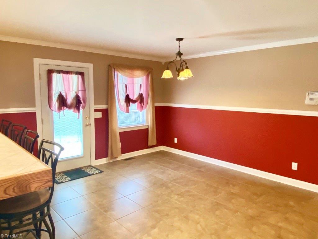 482 Nurse Road Ararat, NC 27007 - Photo 10 of 30 Dining space