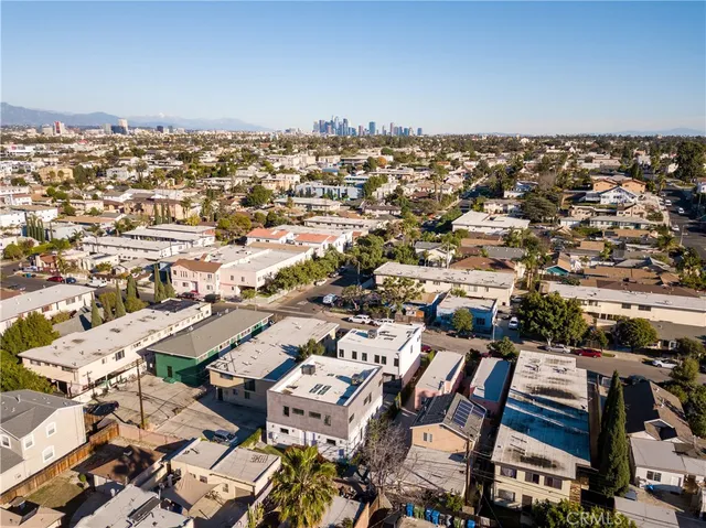 $4,395 | 1807 South Longwood Avenue, Los Angeles, CA 90019