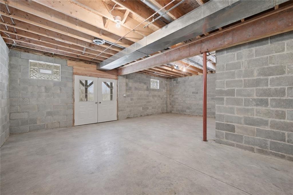 70 Economy Grade Road Coraopolis, PA 15108 - Photo 34 of 45 a view of a empty room with white walls