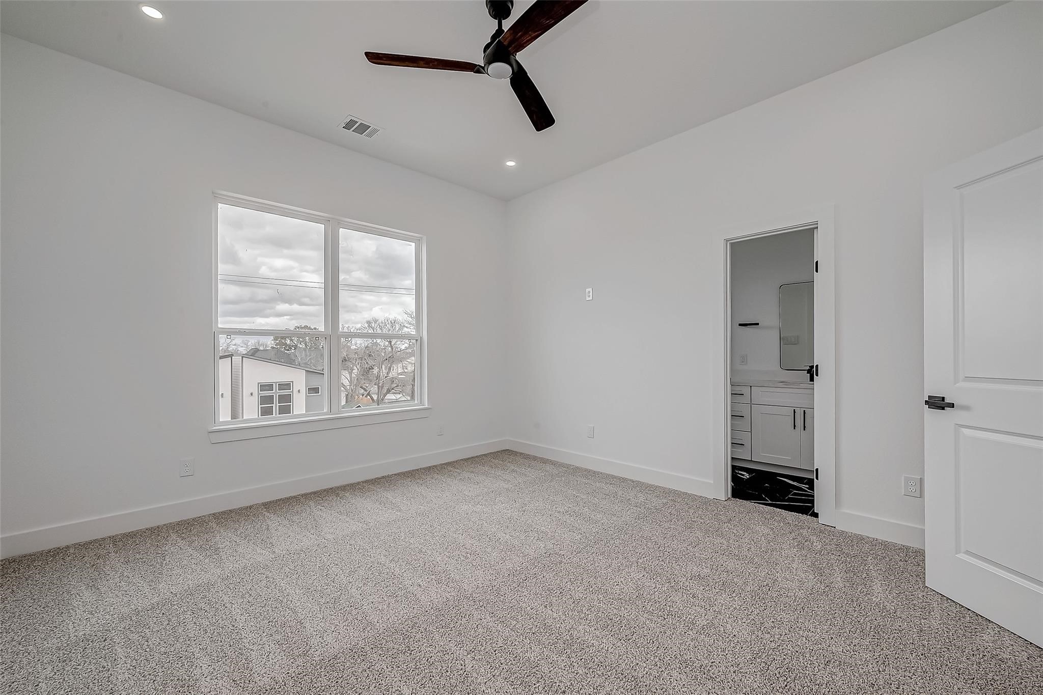 3624 Goodhope Street Houston, TX 77021 - Photo 22 of 32 an empty room with windows and closet