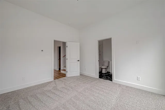 a view of empty room with ceiling fan