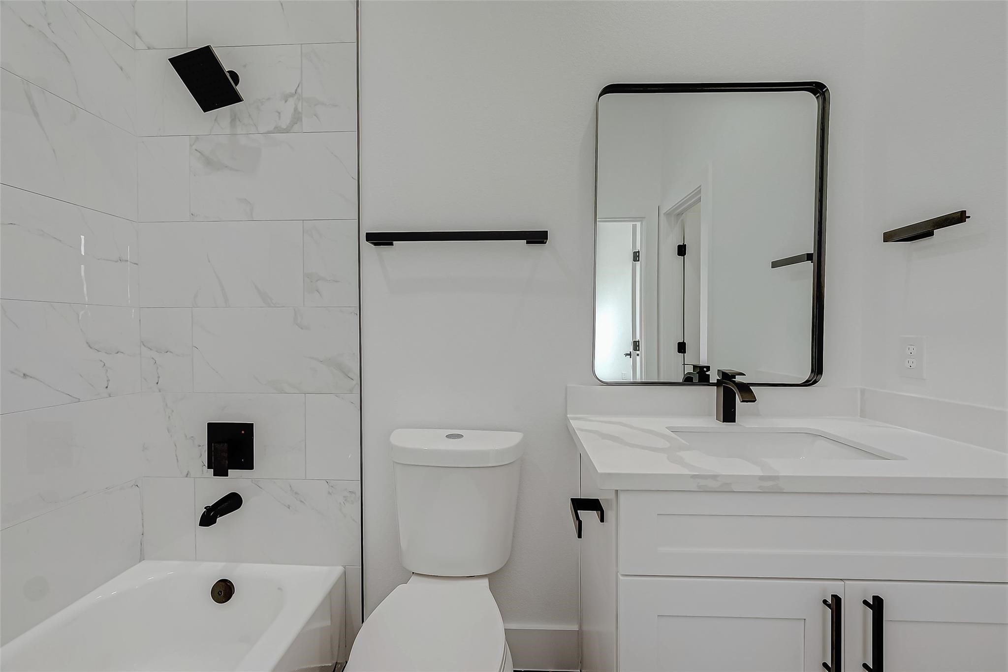 3624 Goodhope Street Houston, TX 77021 - Photo 6 of 32 a bathroom with a sink toilet a shower and bathtub