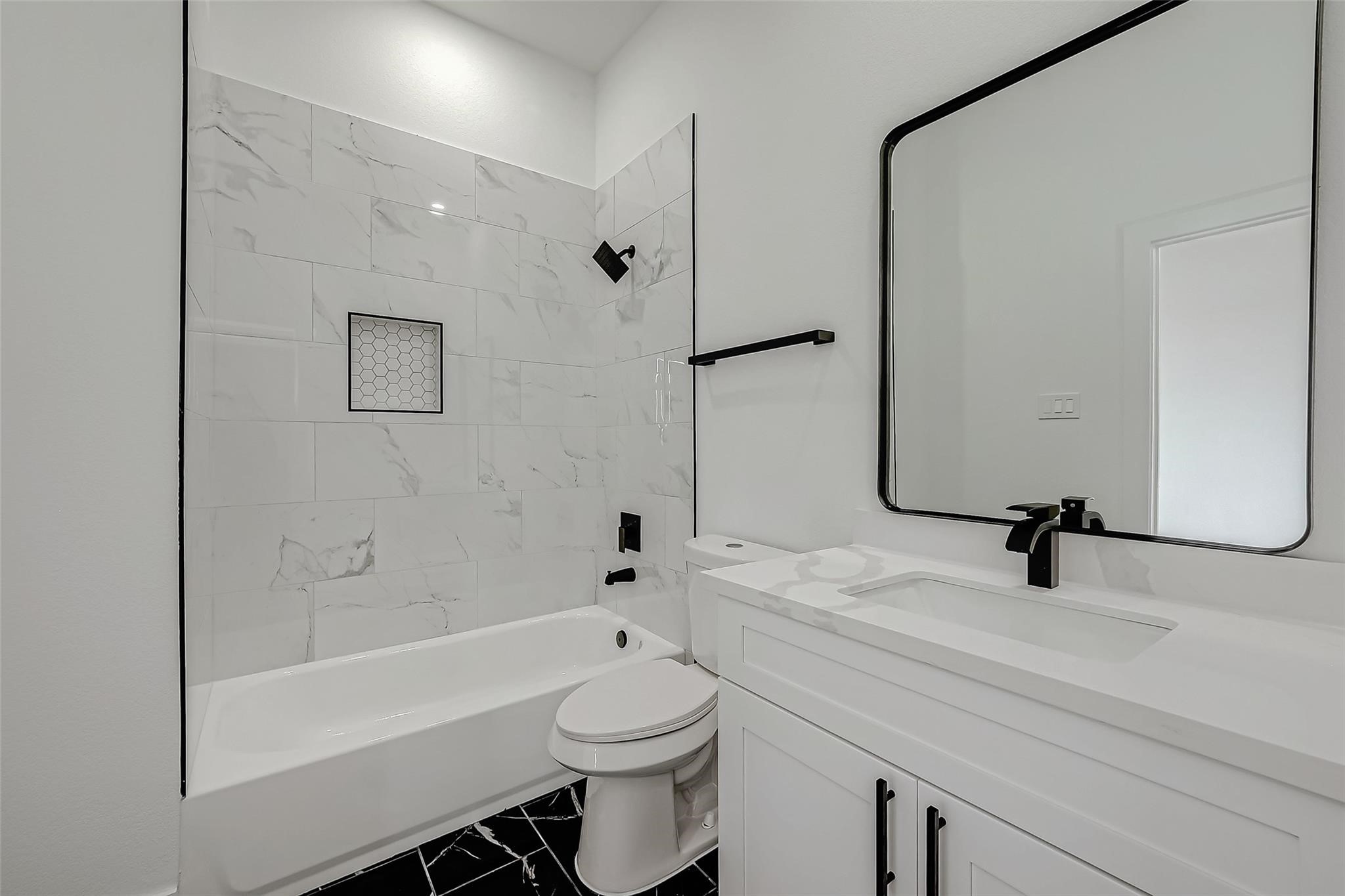 3624 Goodhope Street Houston, TX 77021 - Photo 7 of 32 a bathroom with a sink a toilet and a bathtub