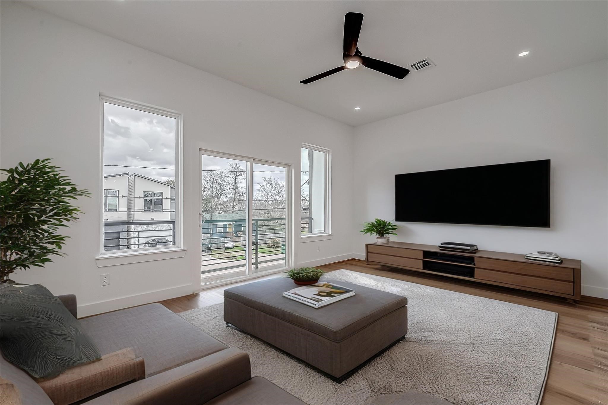3624 Goodhope Street Houston, TX 77021 - Photo 10 of 32 a living room with furniture and a flat screen tv
