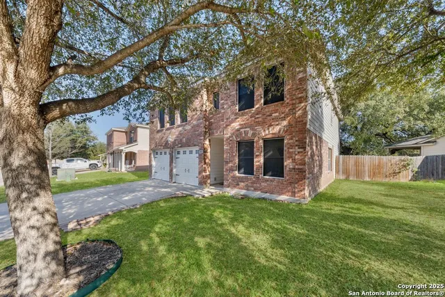 a view of a house with a yard