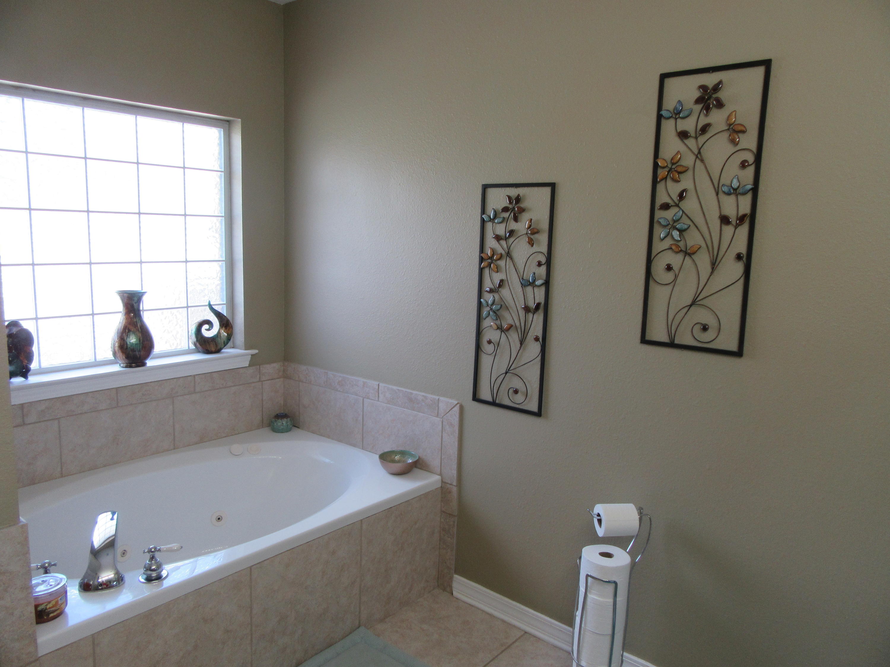 5968 Buckward Road Baker, FL 32531 - Photo 13 of 52 a bathroom with a bathtub and window
