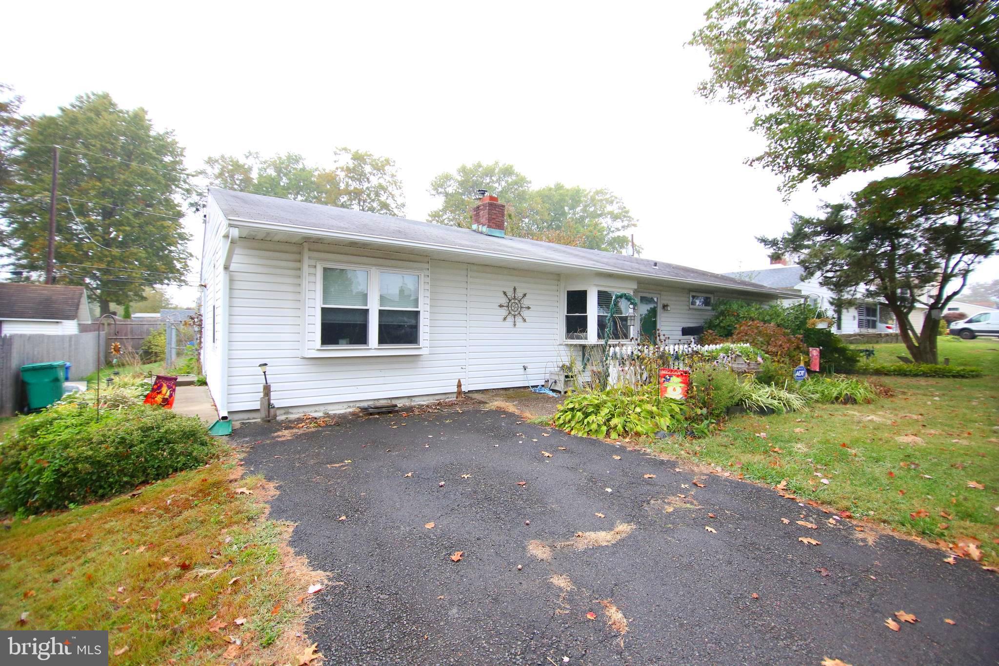 21 Goodturn Road Levittown, PA 19057 - Photo 3 of 30