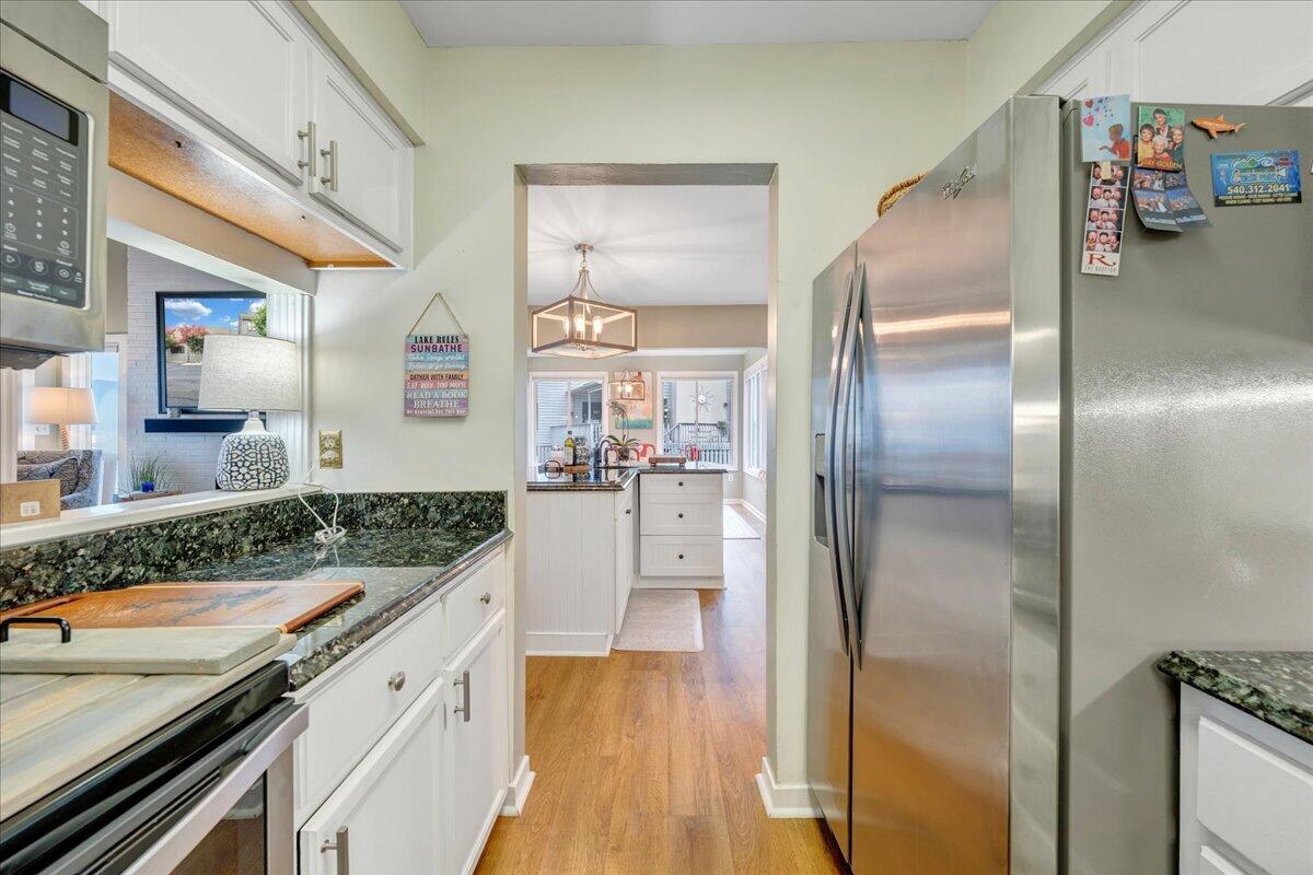 897 Ashmeade Road Moneta, VA 24121 - Photo 49 of 156 Kitchen