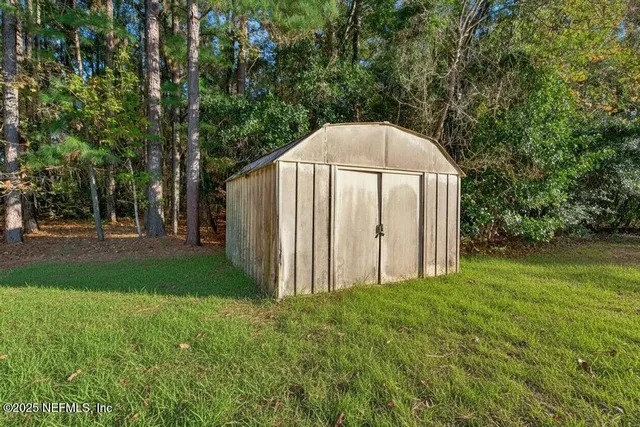 a view of a back yard of the house