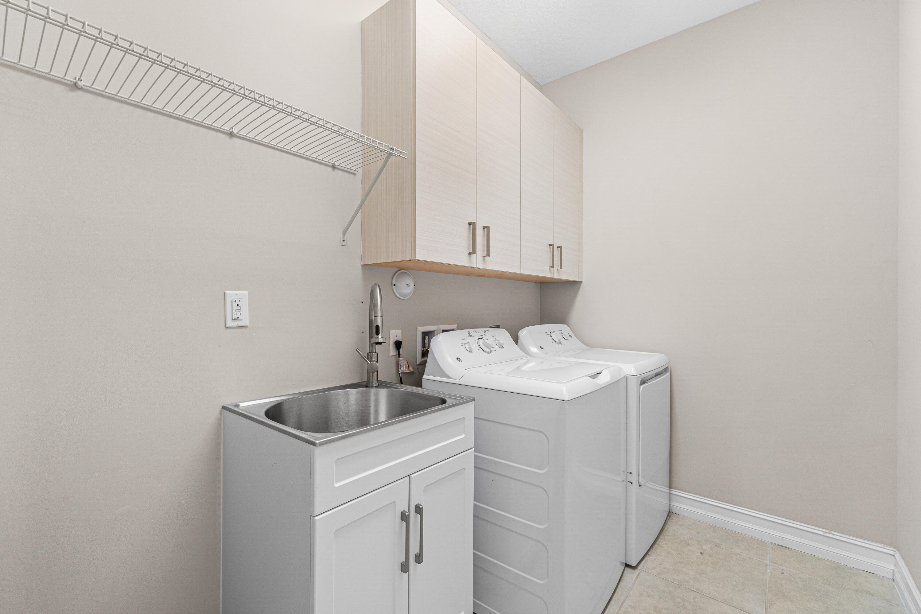 100 Northwest 69th Circle, Unit 13 Boca Raton, FL 33487 - Photo 27 of 45 laundry room