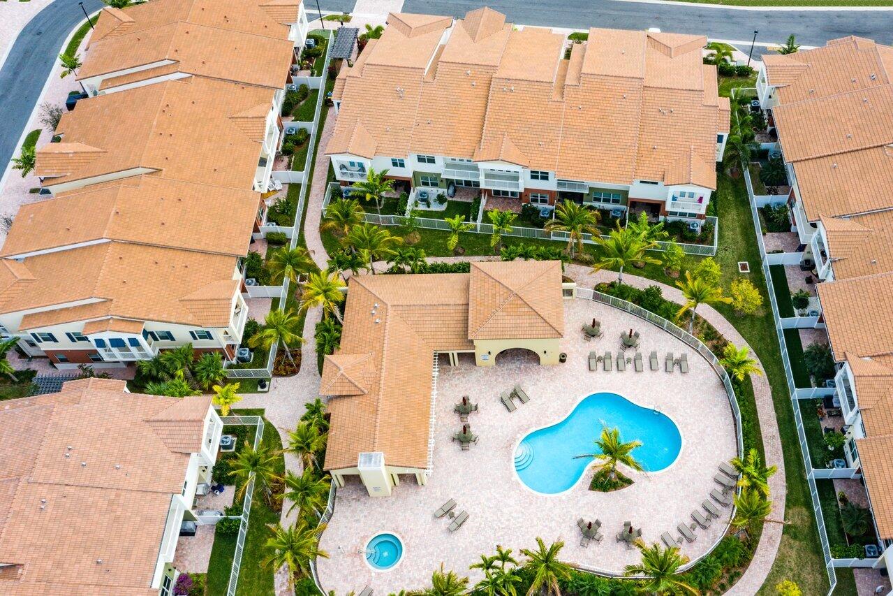 100 Northwest 69th Circle, Unit 13 Boca Raton, FL 33487 - Photo 40 of 45 pool