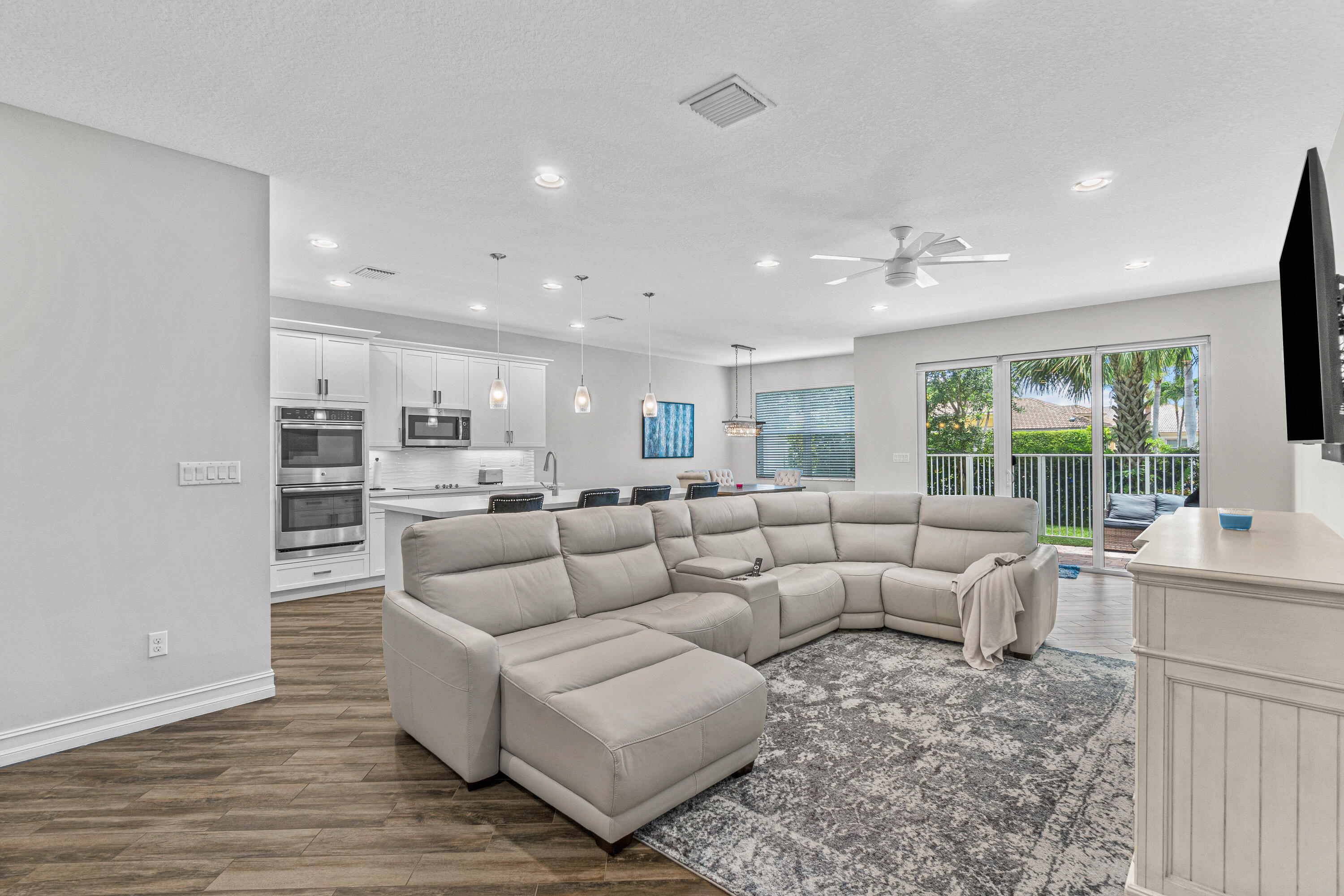 100 Northwest 69th Circle, Unit 13 Boca Raton, FL 33487 - Photo 8 of 45 living area