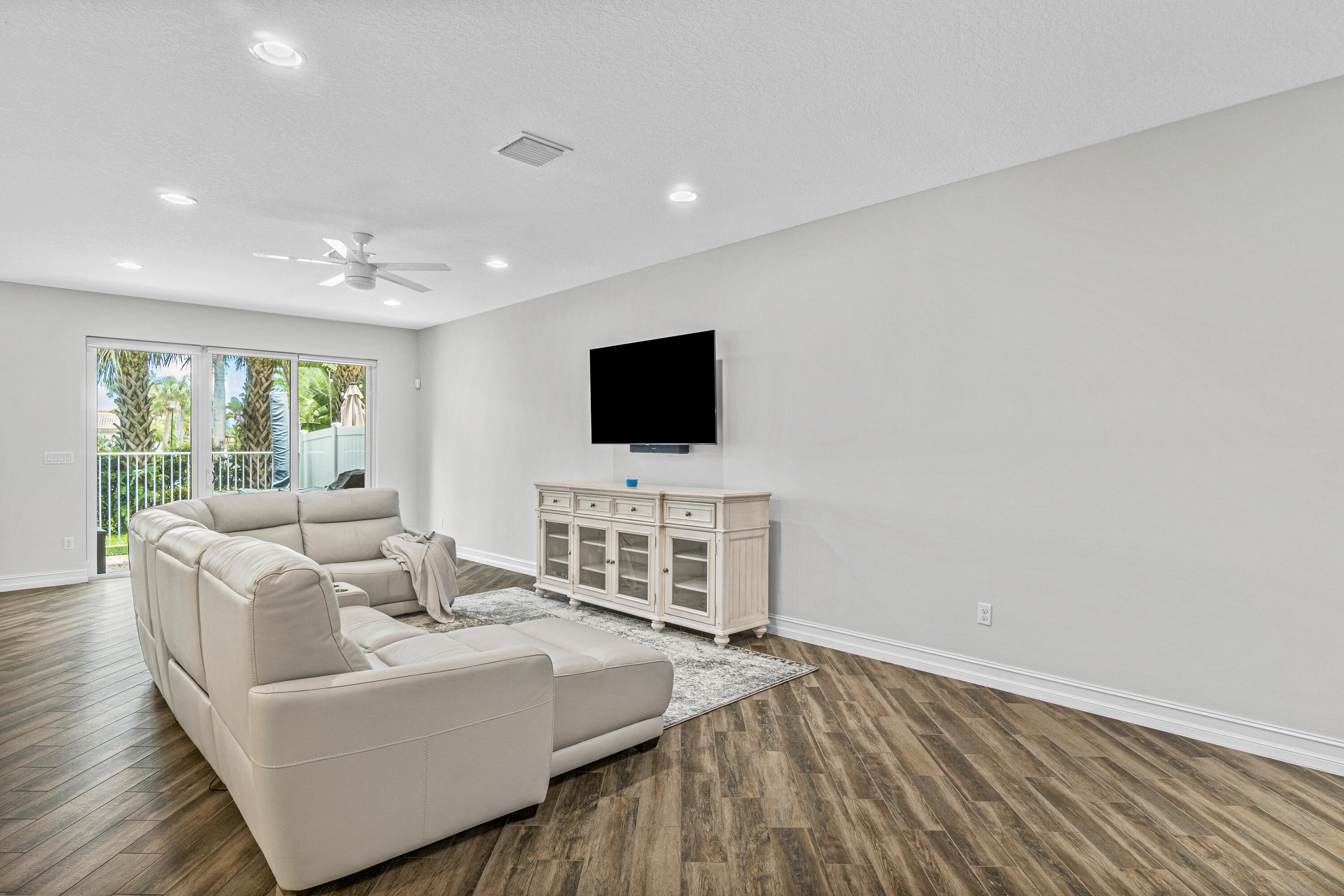 100 Northwest 69th Circle, Unit 13 Boca Raton, FL 33487 - Photo 9 of 45 living area