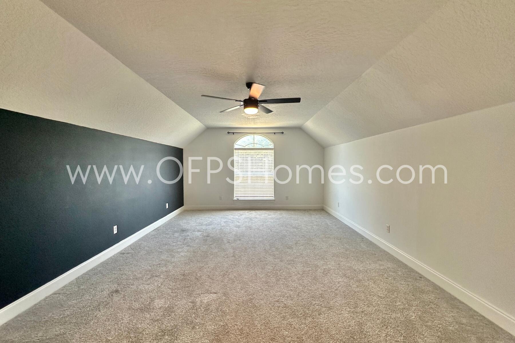 4611 Chanan Drive Crestview, FL 32539 - Photo 33 of 36 en empty room with windows and ceiling fan