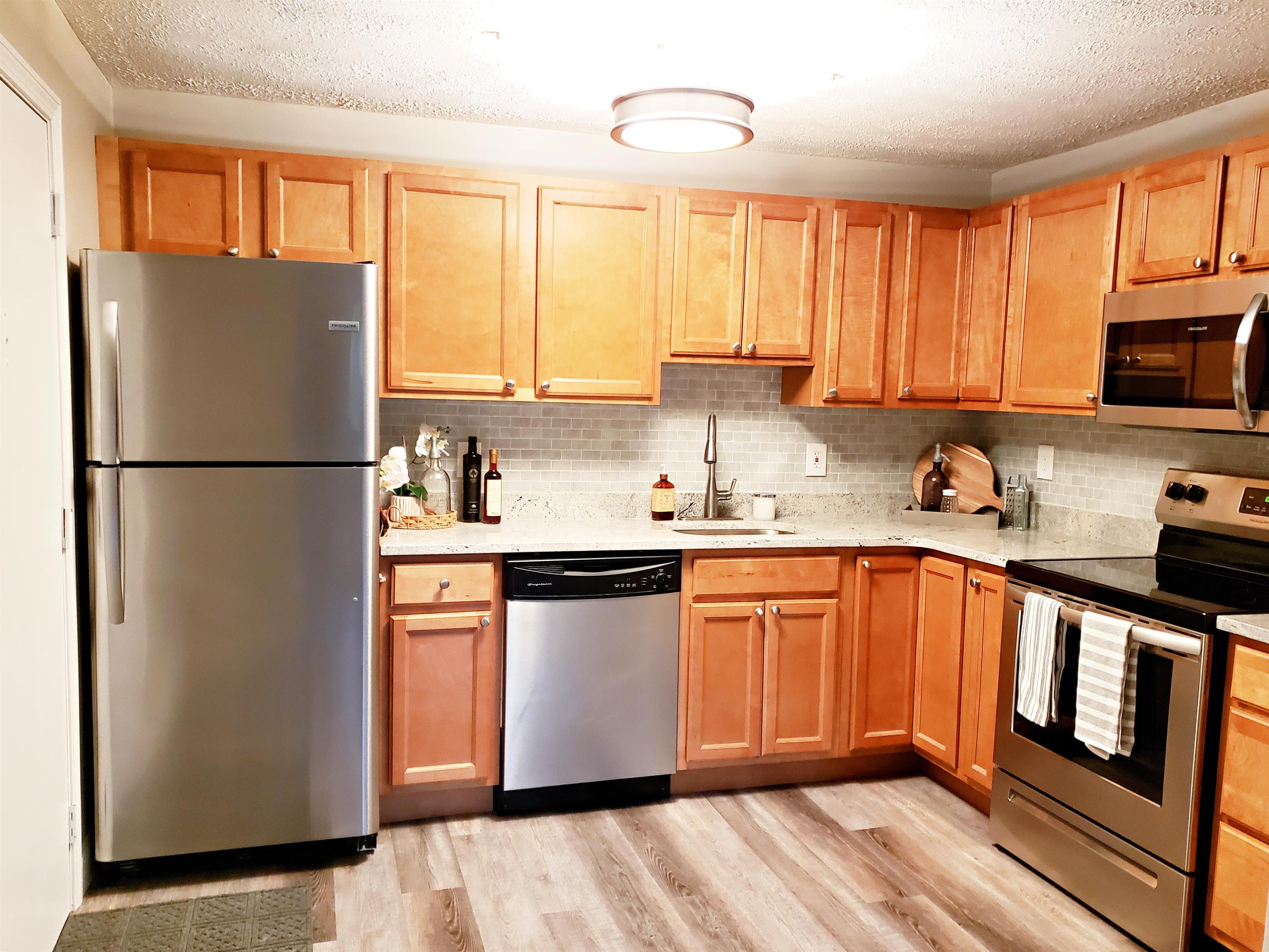 34 Dunbarton Road, Unit 1A Manchester, NH 03102 - Photo 1 of 22