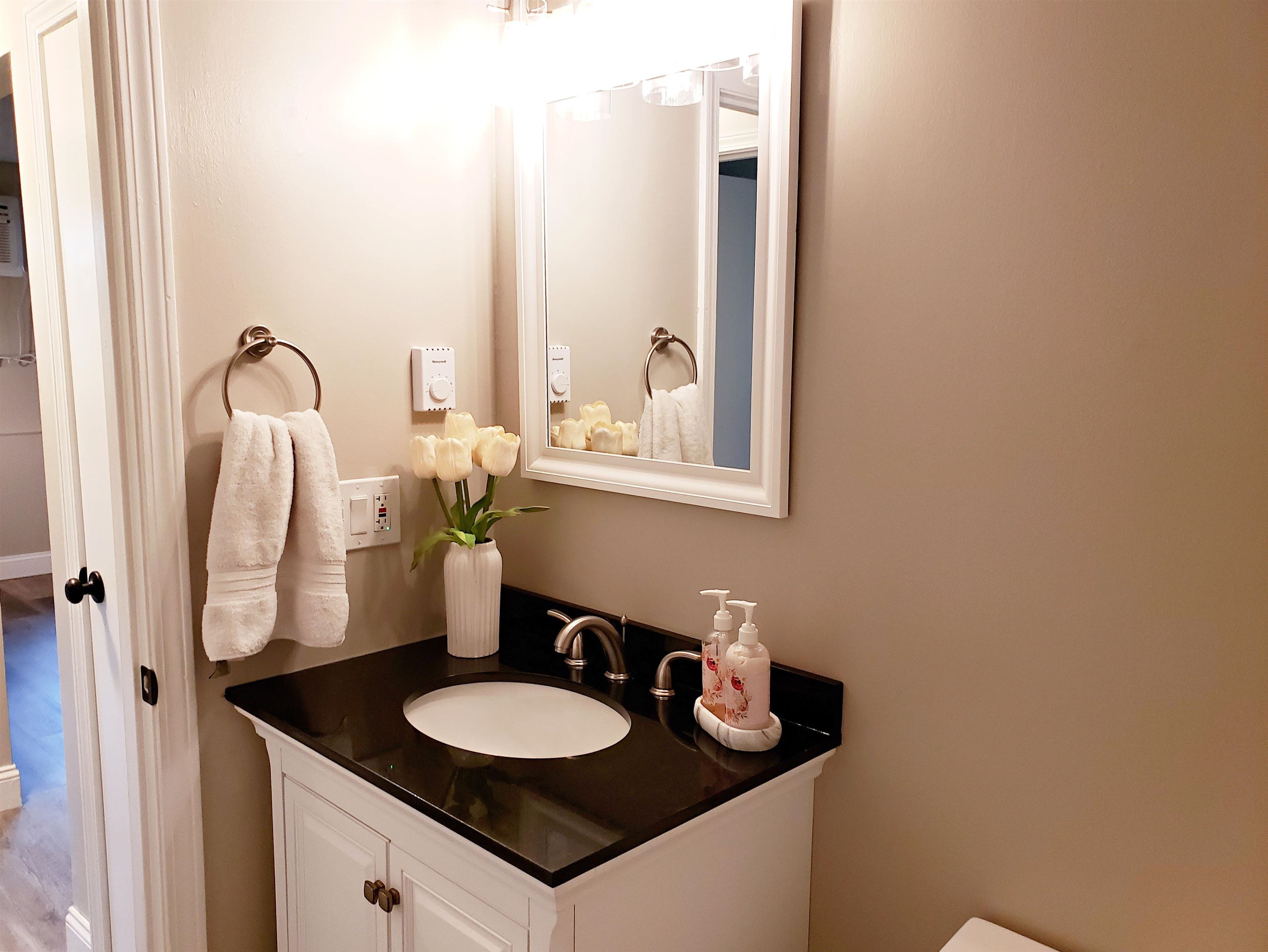 34 Dunbarton Road, Unit 1A Manchester, NH 03102 - Photo 12 of 22