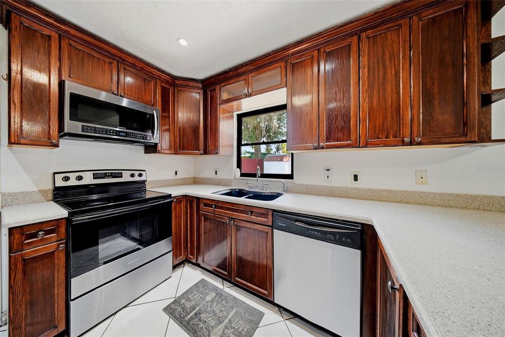 5020 Pine Street Seffner, FL 33584 - Photo 12 of 42