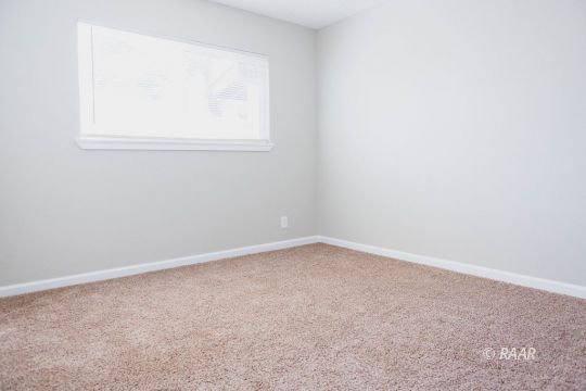204 North Florence Street Ridgecrest, CA 93555 - Photo 17 of 27 an empty room with a window