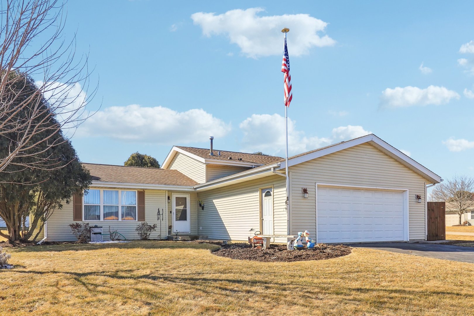 100 Sundance Trail Capron, IL 61012 - Photo 1 of 52