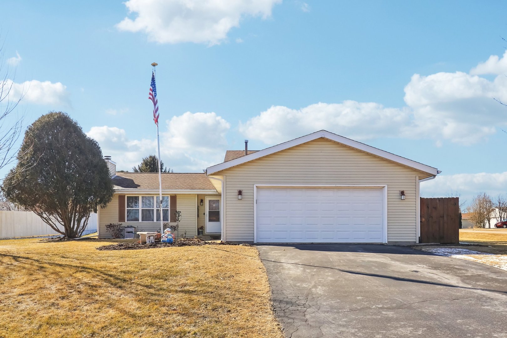 100 Sundance Trail Capron, IL 61012 - Photo 2 of 52