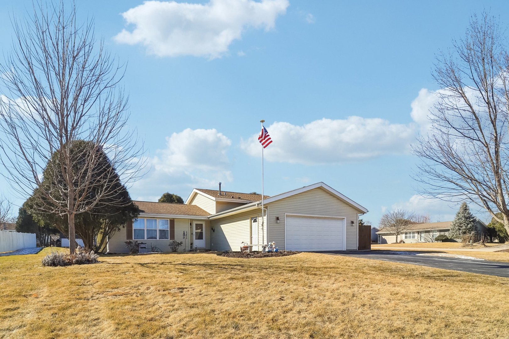 100 Sundance Trail Capron, IL 61012 - Photo 3 of 52